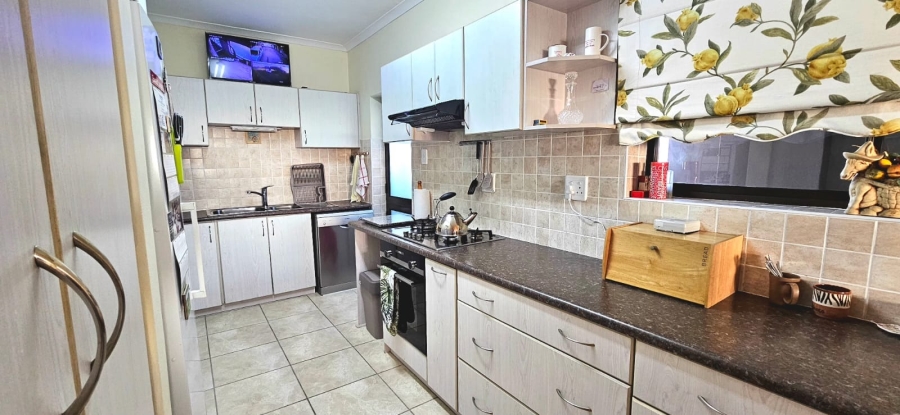 2 Bedroom Property for Sale in De Kelders Western Cape